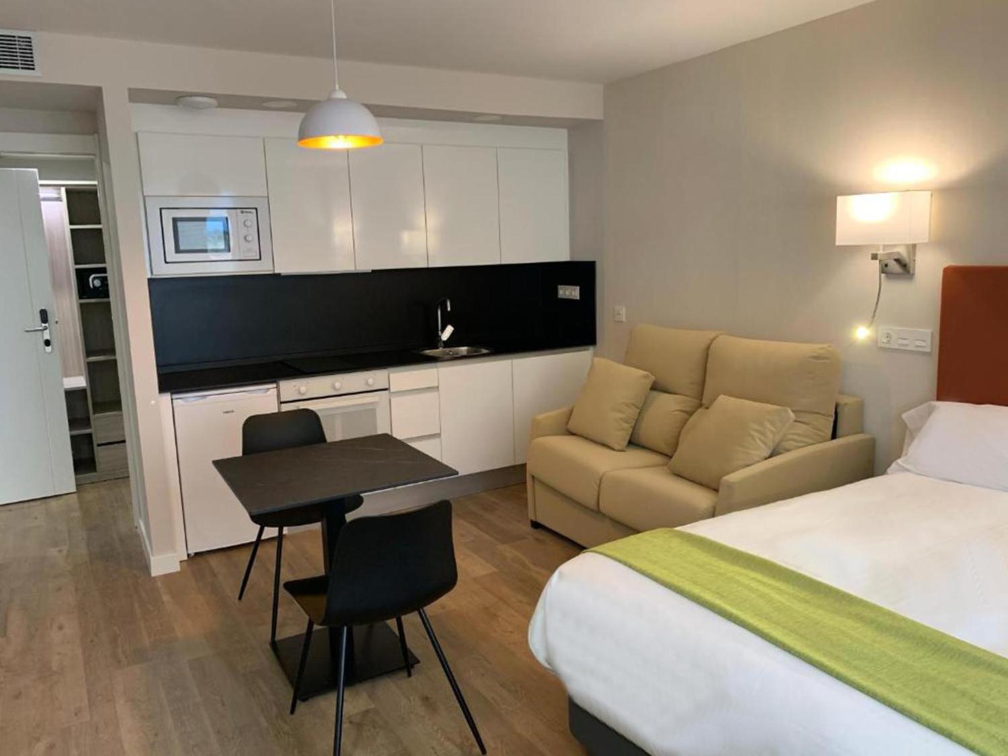 Aparthotel Essenzia De Castilla Aranda de Duero Extérieur photo